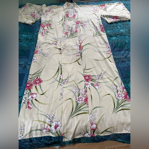 Kimono Style Robe One Size Fits Most - Picture 10 of 11